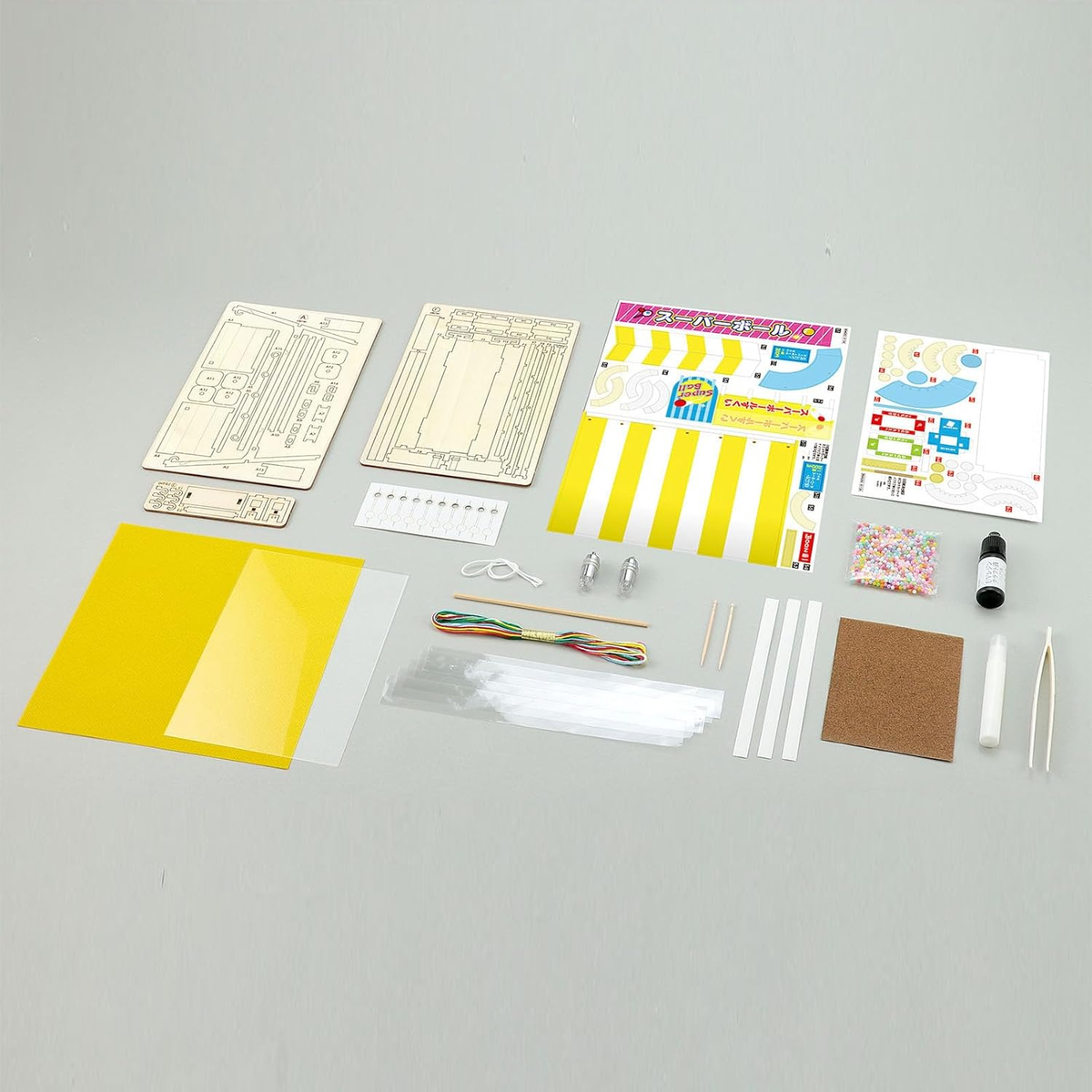 Kit de création DIY japonais avec pièces en bois, papier coloré et accessoires de loisirs créatifs.